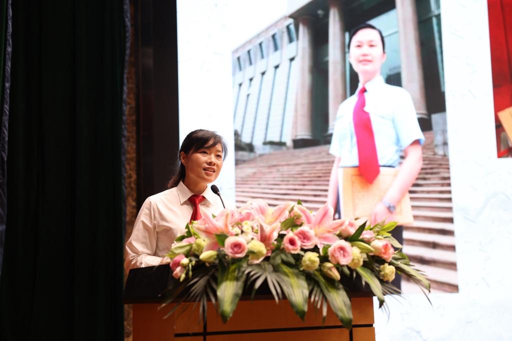 讲春梅故事 学英模精神 育法学新人——加拿大pc走势预测网站pc飞飞与邵阳法院联合开展读书报告会·座谈会